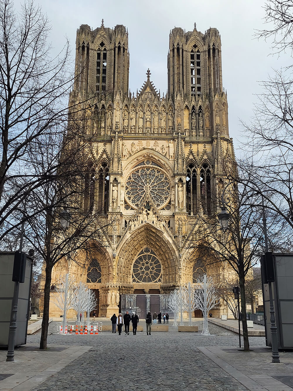 Guided tour around the Cathedral Notre Dame de Reims during Chesil Rectory's wine experience (view in the day)