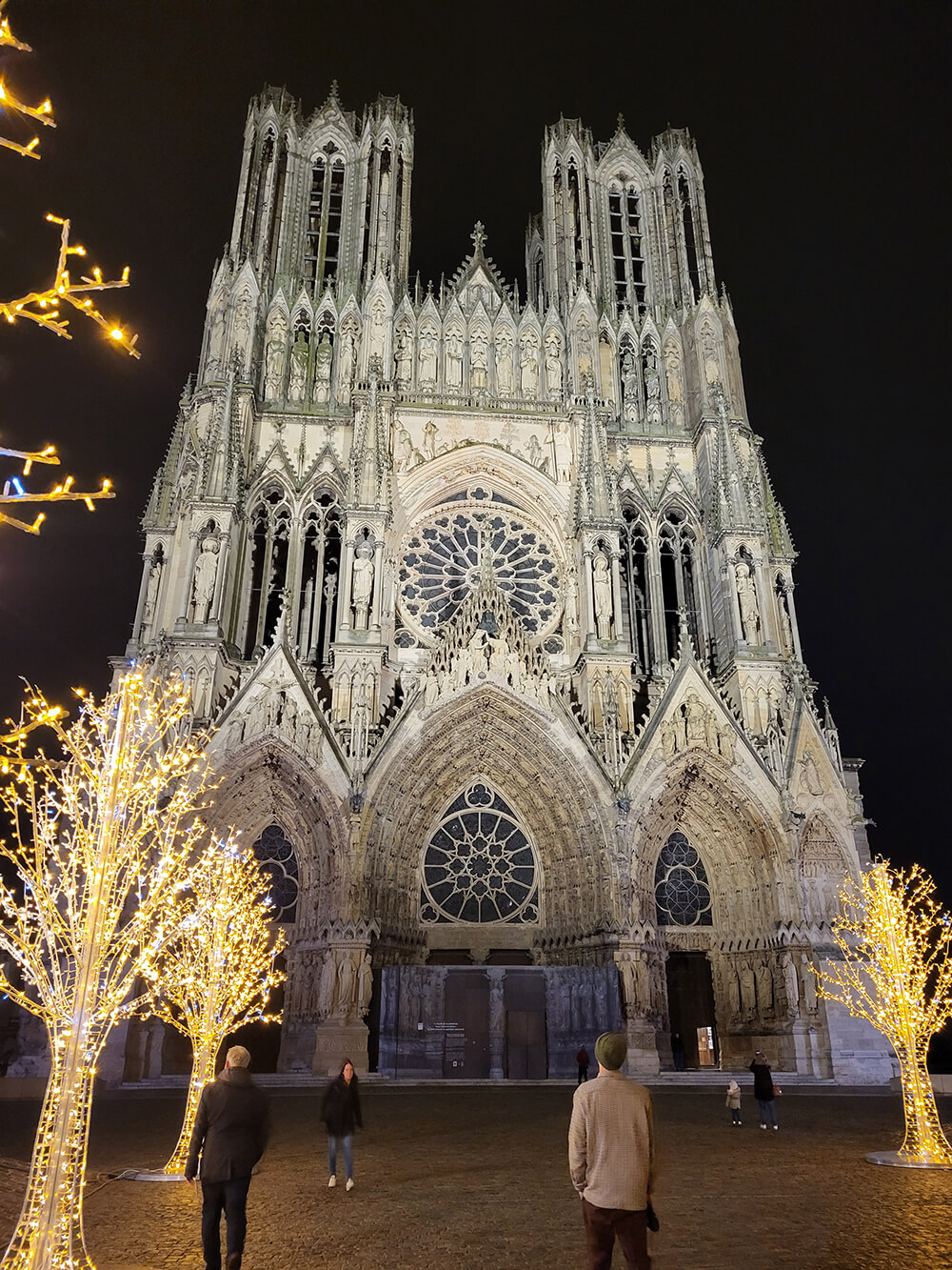 Guided tour around the Cathedral Notre Dame de Reims during Chesil Rectory's wine experience (view at night)